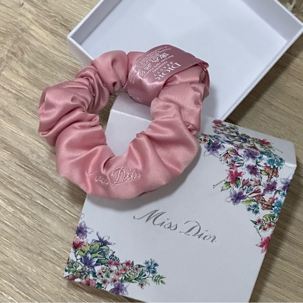 Dior scrunchie